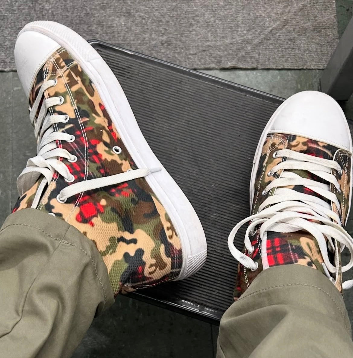 Flannel camo Men’s high top canvas shoes
